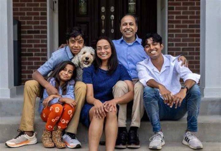 
Who Is Raja Krishnamoorthi Wife Priya Krishnamoorthi? Children And Family 